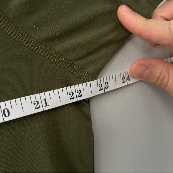 Banana Republic BR Sport Plain Army Green Tees T-shirt - Large - Picture 8 of 10